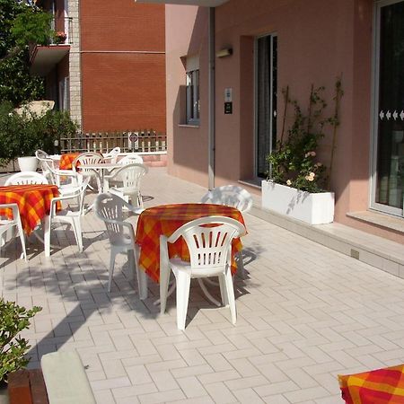 Hotel Ivette Rimini Zewnętrze zdjęcie